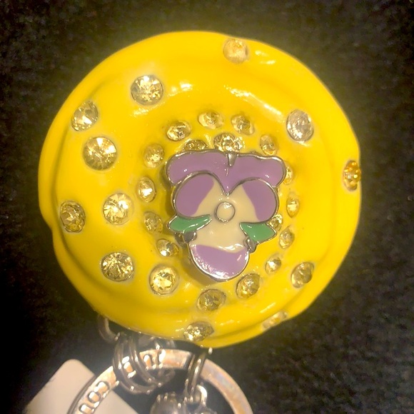 JUICY COUTURE CUPCAKE KEYCHAIN YELLOW SILVER NEW - Picture 5 of 16